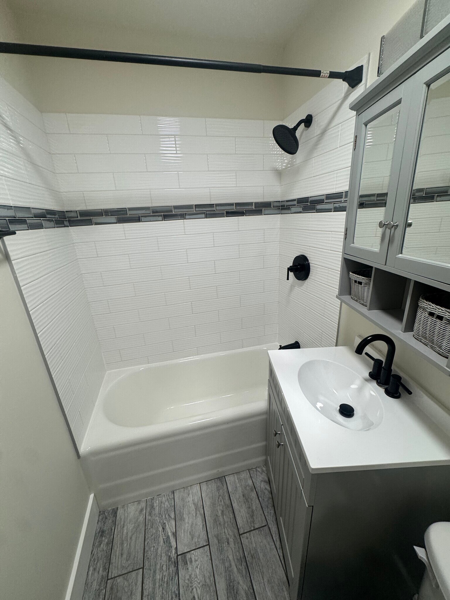 Building Photo - 3837 N Greenview Ave