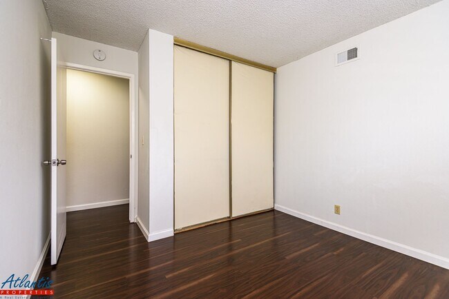 Building Photo - Olive 1178/1180