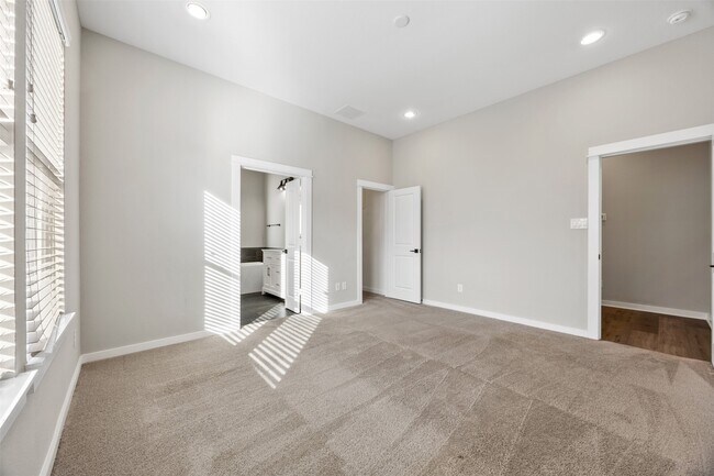 Building Photo - 8451 Berry Brush Ln