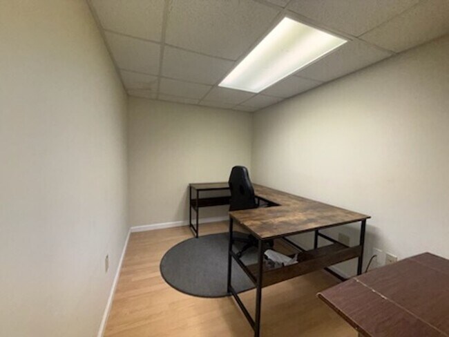 Building Photo - Single Family Townhouse with Garage