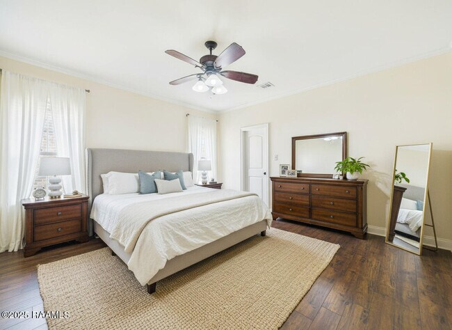 Building Photo - 236 Shadowbrush Bend