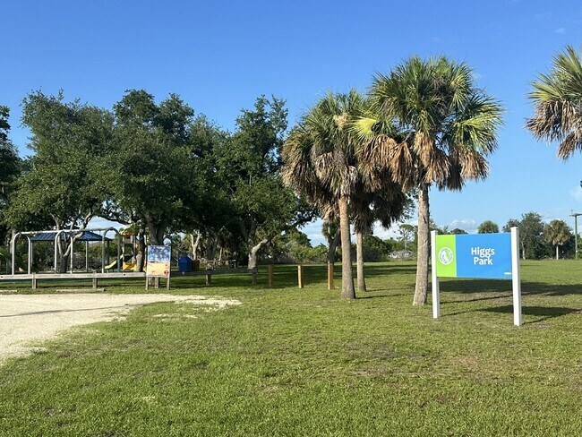 Building Photo - "Elegant 3-Bed Waterfront pool Home"