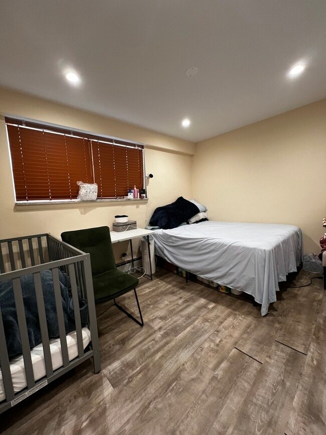 Building Photo - 8052 N Oriole Ave