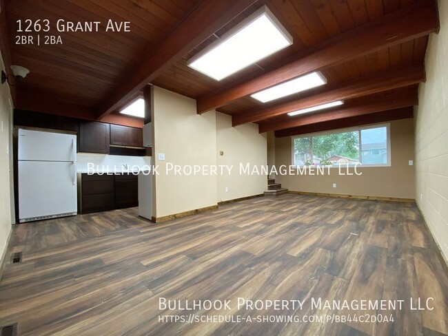 Building Photo - MOVE IN SPECIAL $300 off first full months...