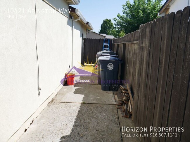 Building Photo - 10421 Abington Way