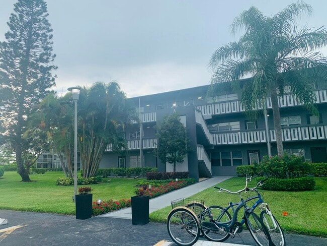 Building Photo - 7 Suffolk A