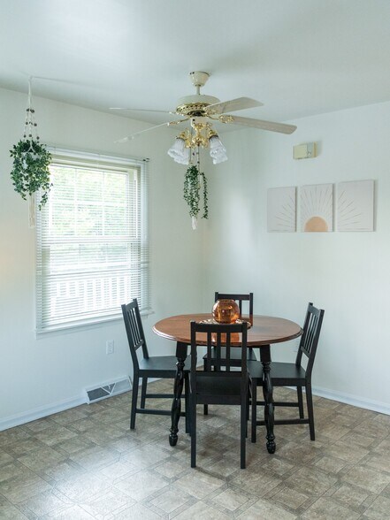 Building Photo - 239 S Ashbrook Cir