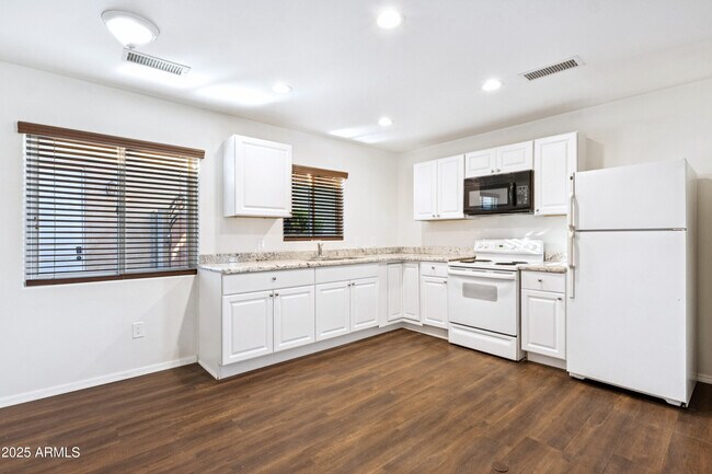 Building Photo - 11407 E Bellflower Ct