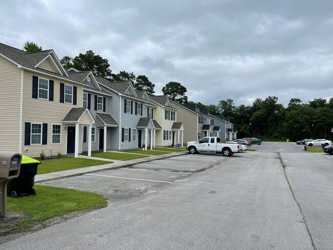 Building Photo - Great Townhome!