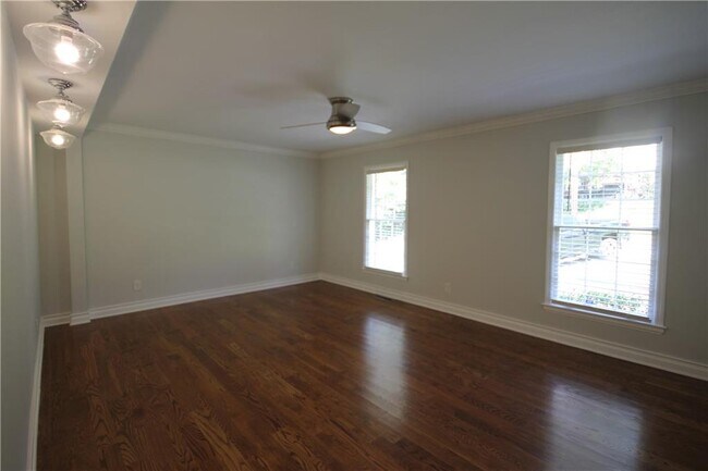 Building Photo - 3212 Topaz Ln SW