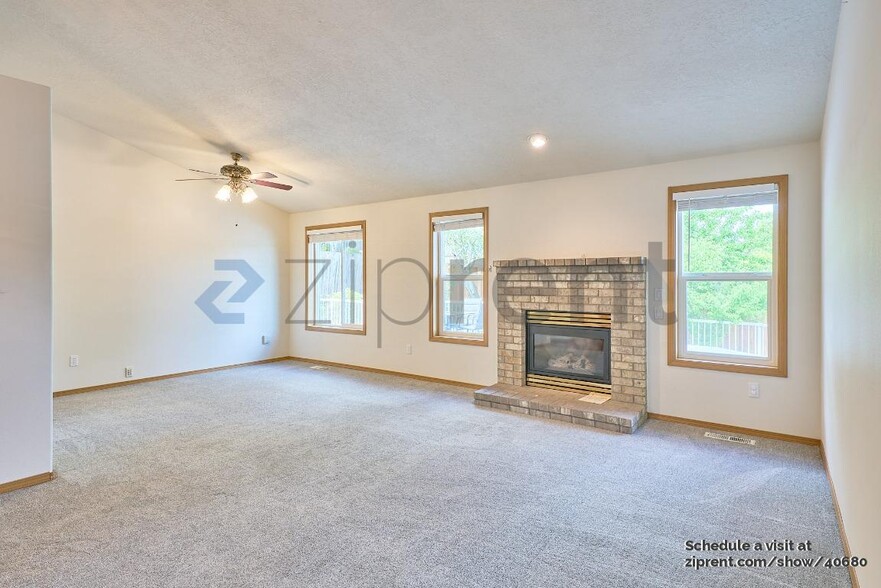 Building Photo - 13634 Barclay Hills Dr