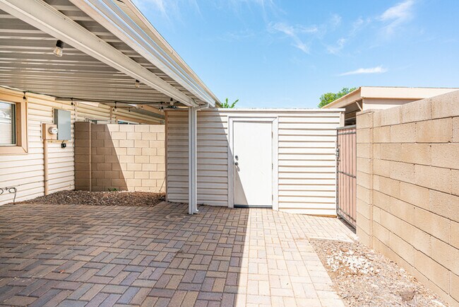 Building Photo - Great Tempe Townhouse