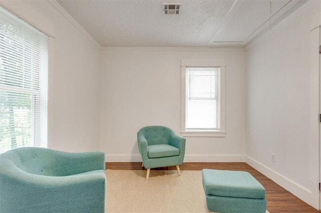 Building Photo - 516 E Rickenbacker Dr