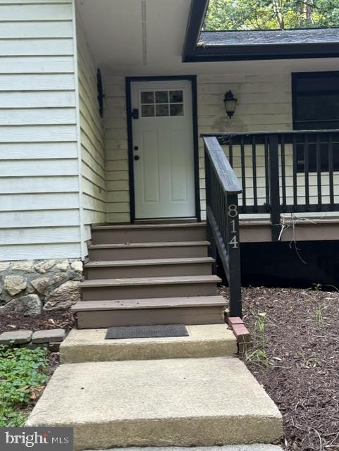 Building Photo - 814 Rustic Ln