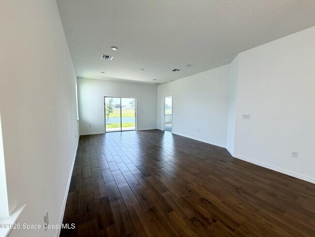 Building Photo - 917 Castleford Ave NE