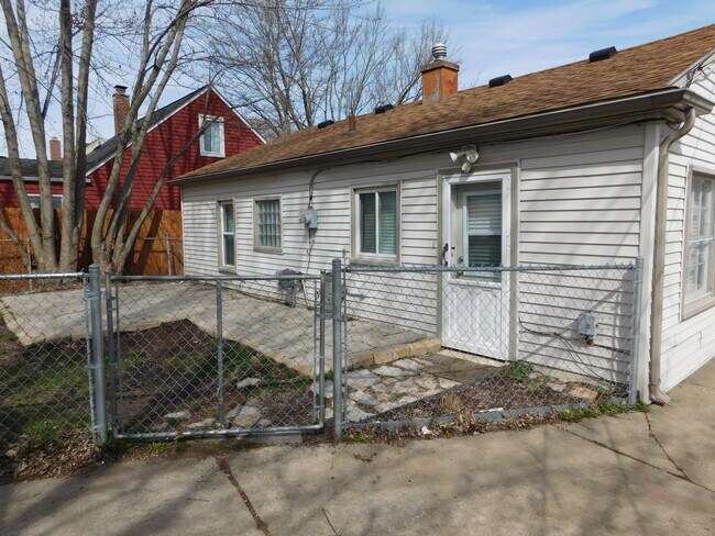 Rear View - 3915 Linwood Ave