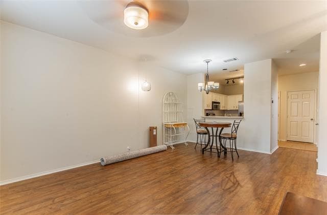 Building Photo - 2212 Canterbury Park Dr