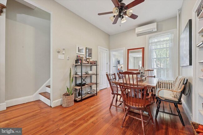 Building Photo - 466 Conarroe St