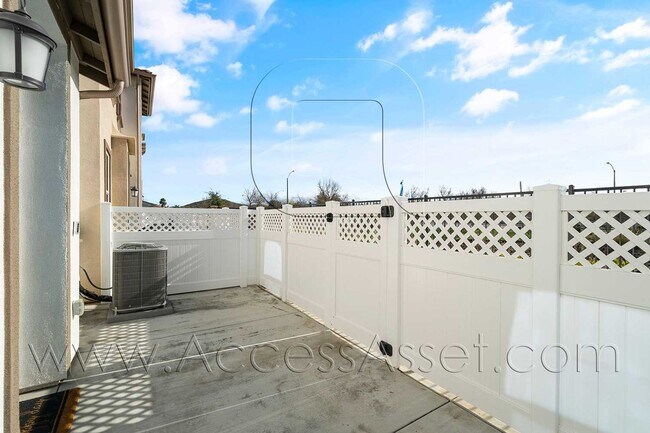 Building Photo - 34495 Agave Dr