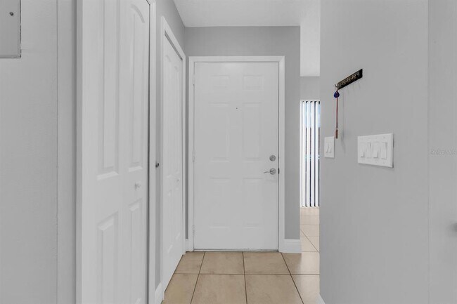 Building Photo - 907 Park Villa Cir
