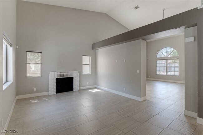 Building Photo - 20 Fantasia Ln