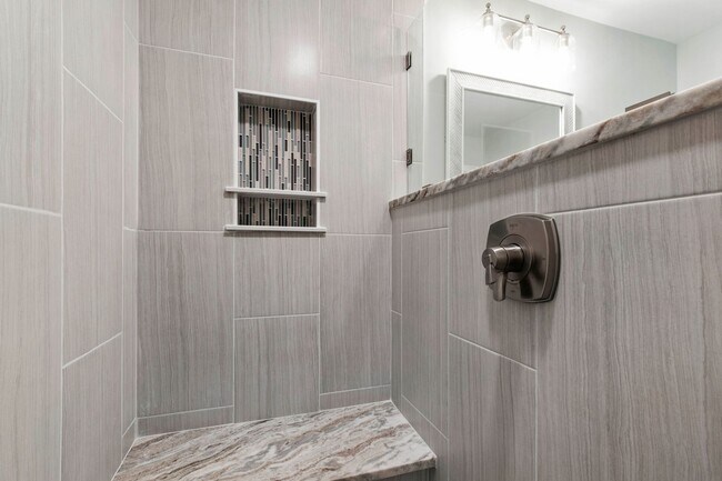Building Photo - Rare Find: Updated and Modern End-Unit Tow...