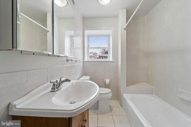 Building Photo - 3452 Sunnyside Ave