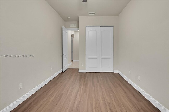 Building Photo - 9051 Edgewater Bend