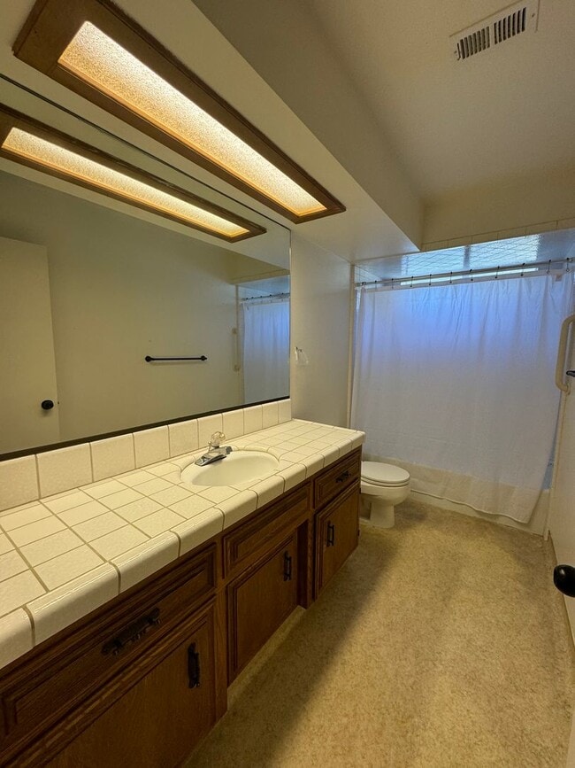 Building Photo - Condo in Southwest Bakersfield