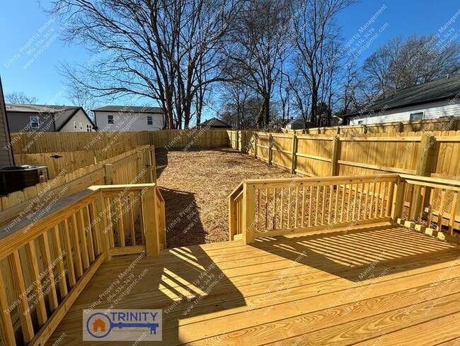 Building Photo - Gorgeous newly built townhome near downtow...