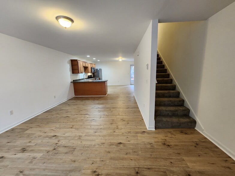 Building Photo - 112 Meadow Ridge Dr