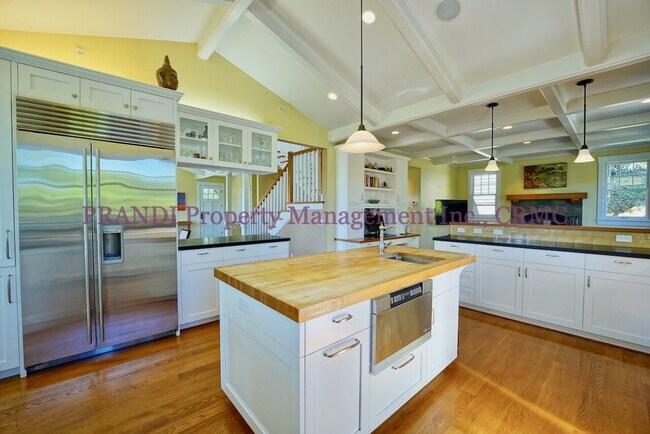 Building Photo - Majestic Custom-Designed Five-Bedroom Esta...