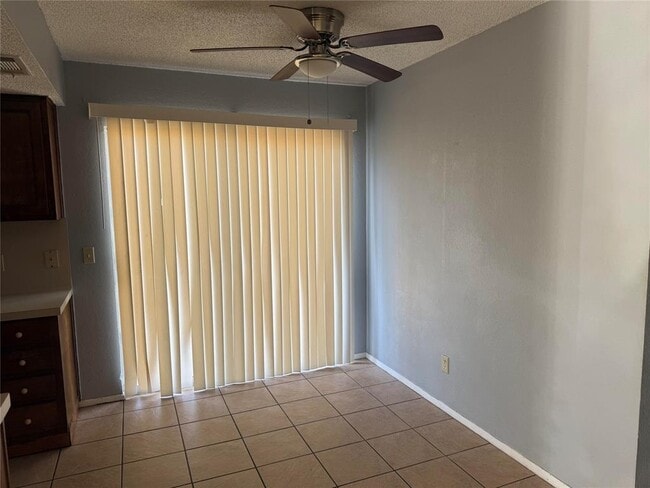 Building Photo - 1402 Barbergale St