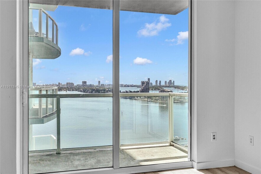 Building Photo - 1900 N Bayshore Dr