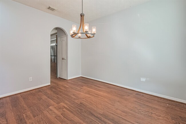 Building Photo - 2202 Highland Crossing Dr