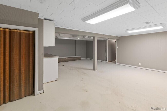 Building Photo - 16940 W 13 Mile Rd