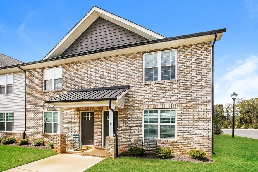 Building Photo - 130 Rowan St