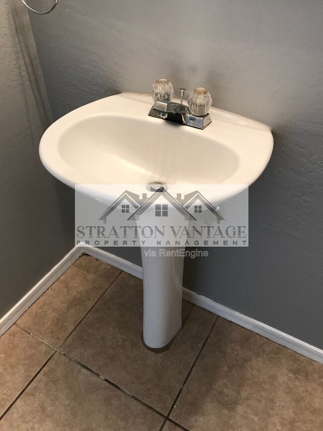 Building Photo - 12525 W Rosewood Ln