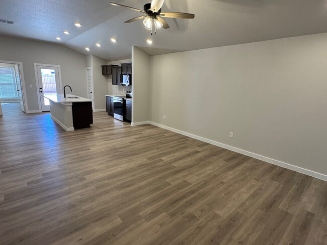 Building Photo - 10300 Pronghorn Rd