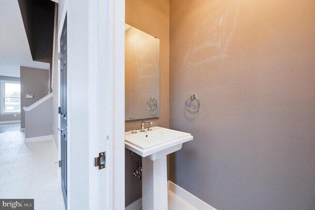 Building Photo - 1020 Penn St