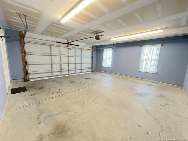Building Photo - 15 Red Coat Dr