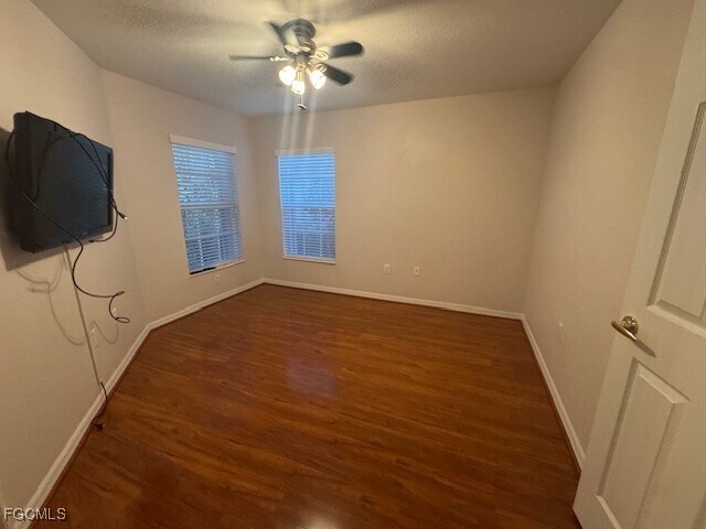 Building Photo - 10018 Oakhurst Way