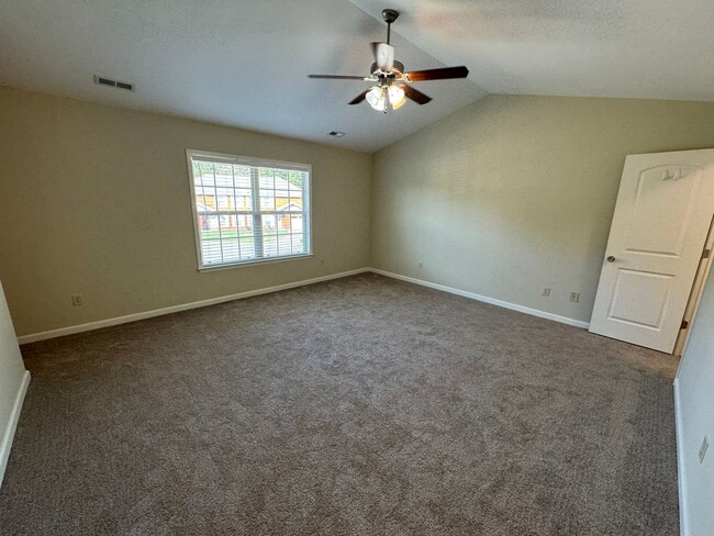 Building Photo - Clean 4/3.5 Townhouse in Armuchee- $1,795