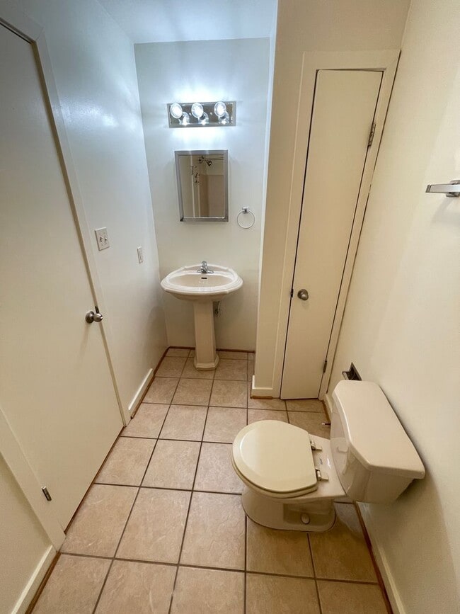Building Photo - 2 Bedroom/1 Bath in Brookland