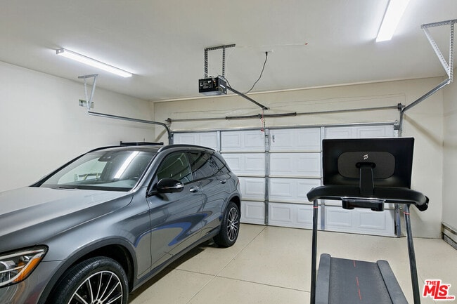 Building Photo - 28905 W Beach Ln