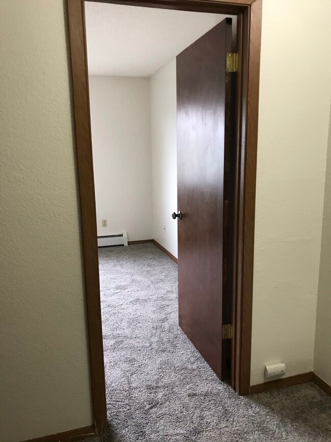 Building Photo - 3224 Rood Ave