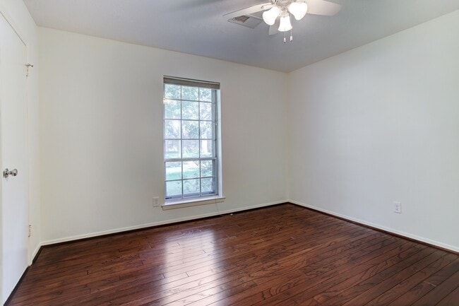 Building Photo - 10810 Ashcroft Dr