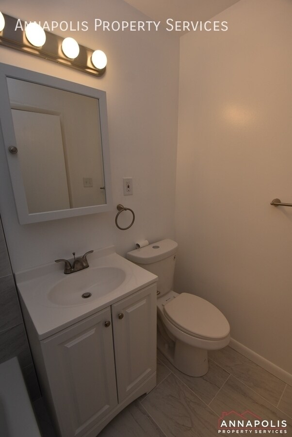 Building Photo - 817 Cedarcroft Dr