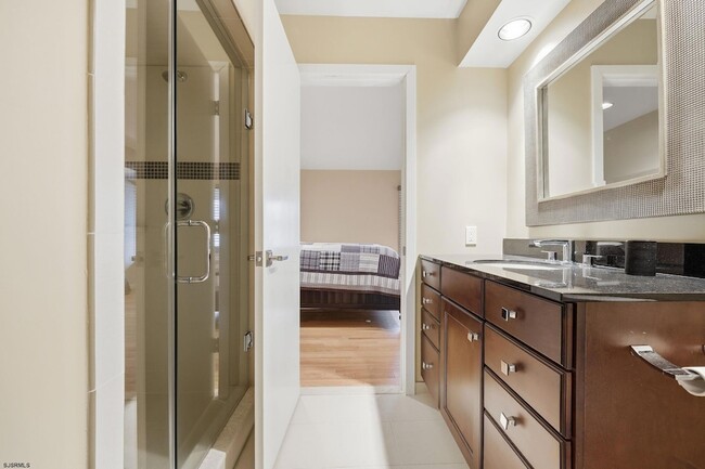 Building Photo - 119 S 11th Ave