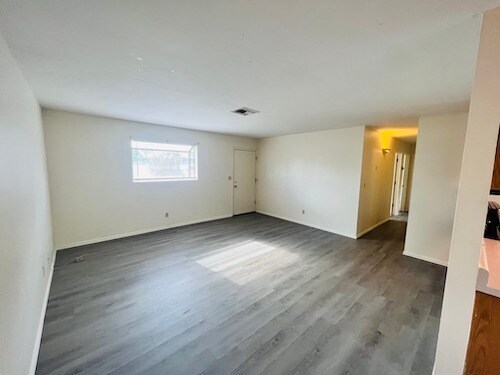 Building Photo - 826 E Waverly St